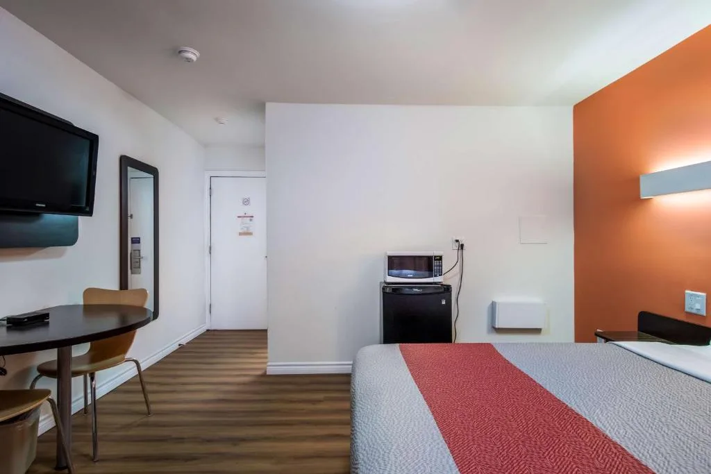 Motel 6-Sudbury, ON — 4