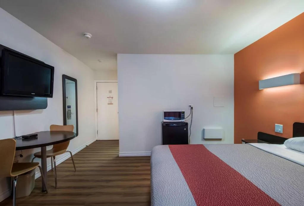 Motel 6-Sudbury, ON — 5