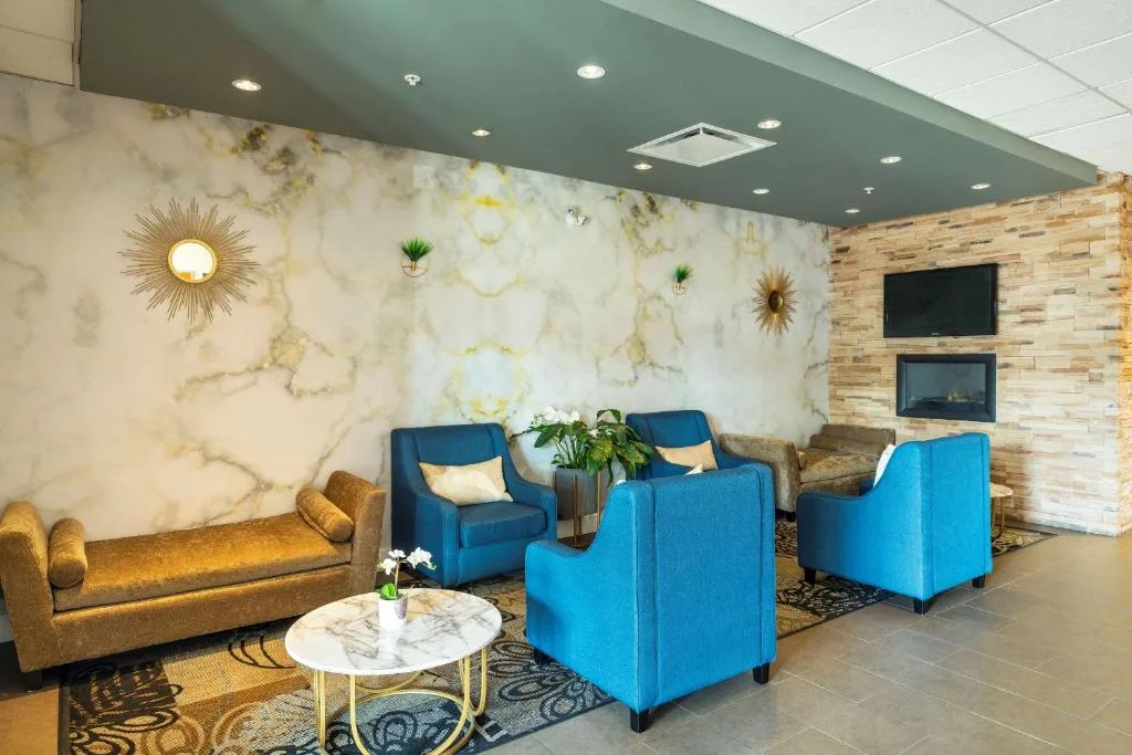 Comfort Inn & Suites — 5