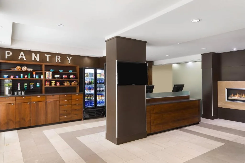 Four Points by Sheraton Surrey — 3