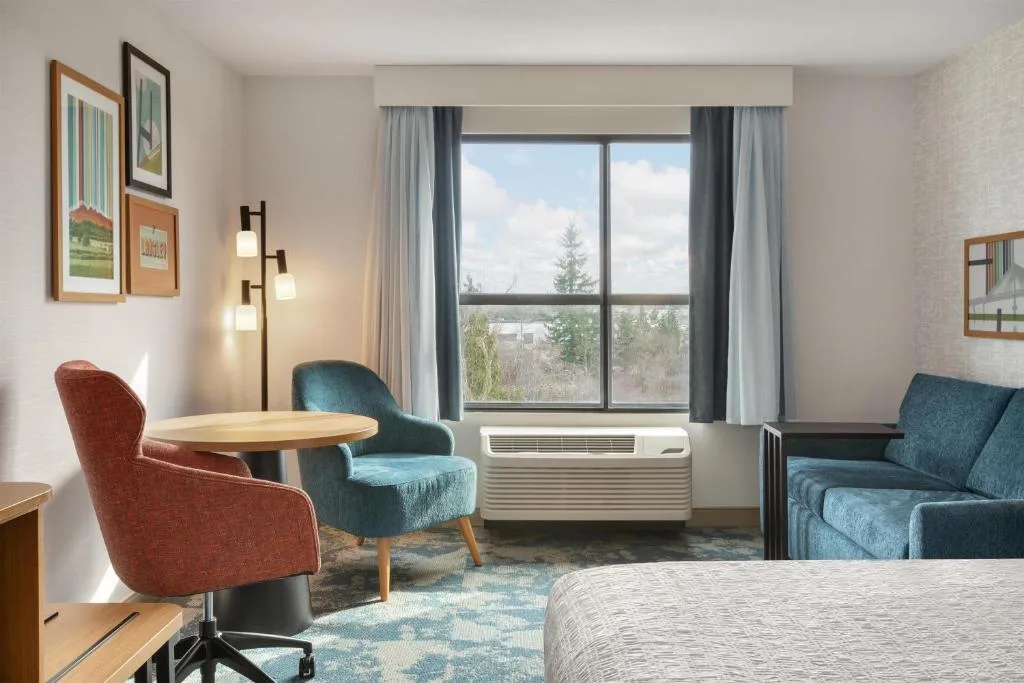 Hampton Inn & Suites by Hilton Langley-Surrey — 2
