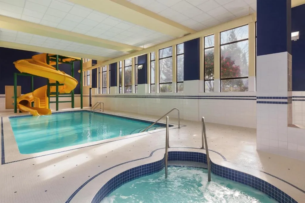 Hampton Inn & Suites by Hilton Langley-Surrey — 3