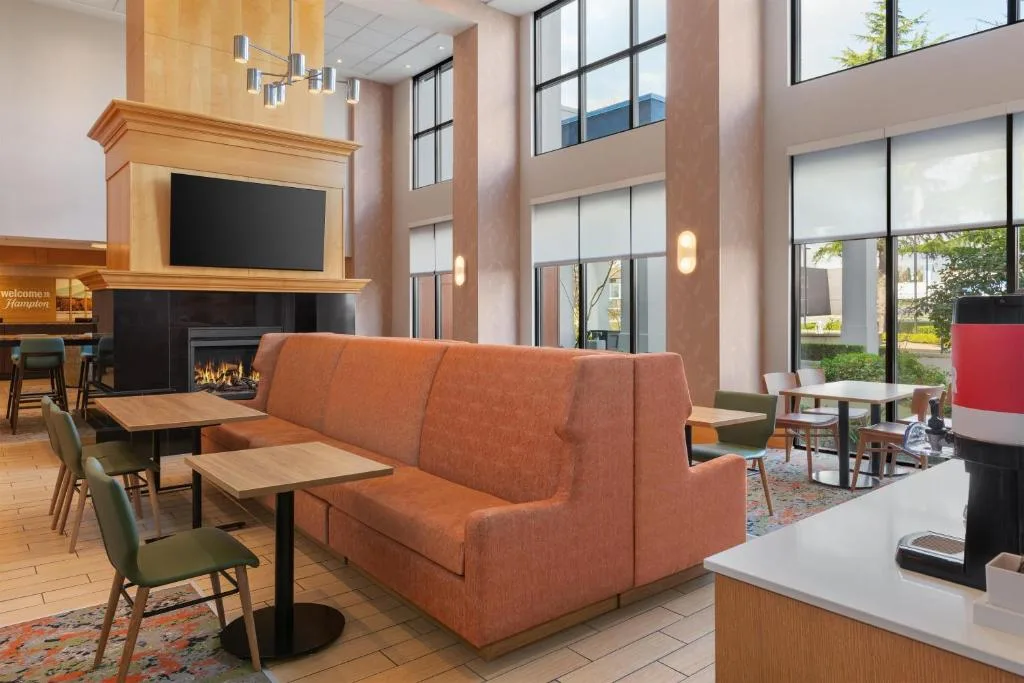 Hampton Inn & Suites by Hilton Langley-Surrey — 5