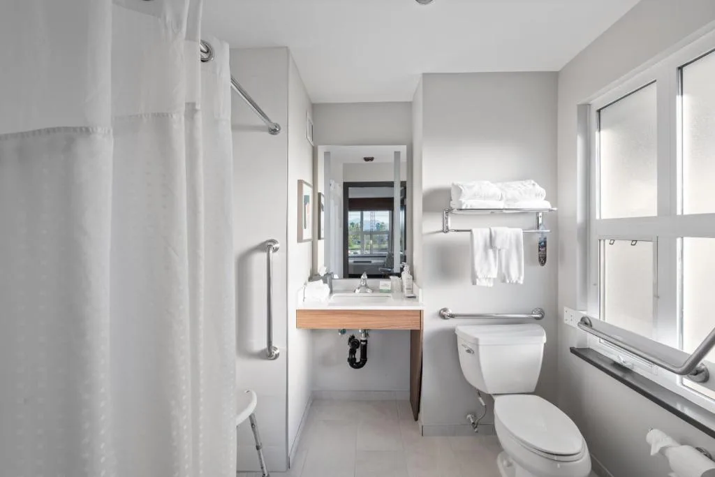 Holiday Inn Hotel & Suites Surrey East - Cloverdale by IHG — 5