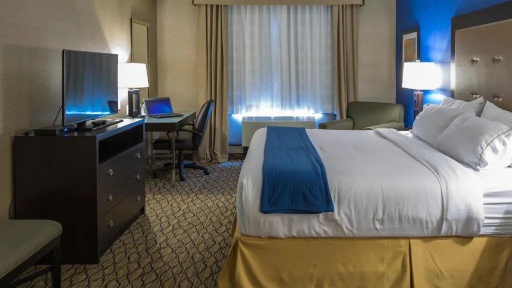 Holiday Inn Express Thunder Bay by IHG — 2