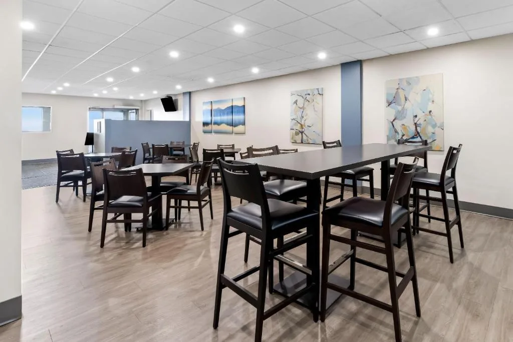 Howard Johnson by Wyndham Thunder Bay — 4