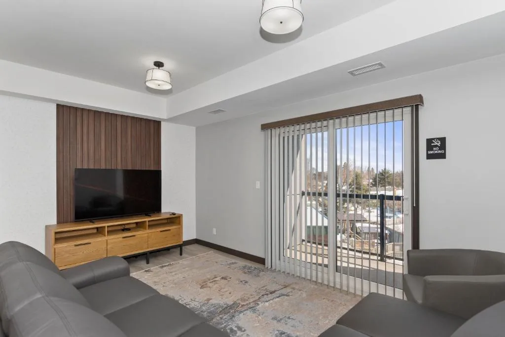 Lux Suites Extended Stay — 5
