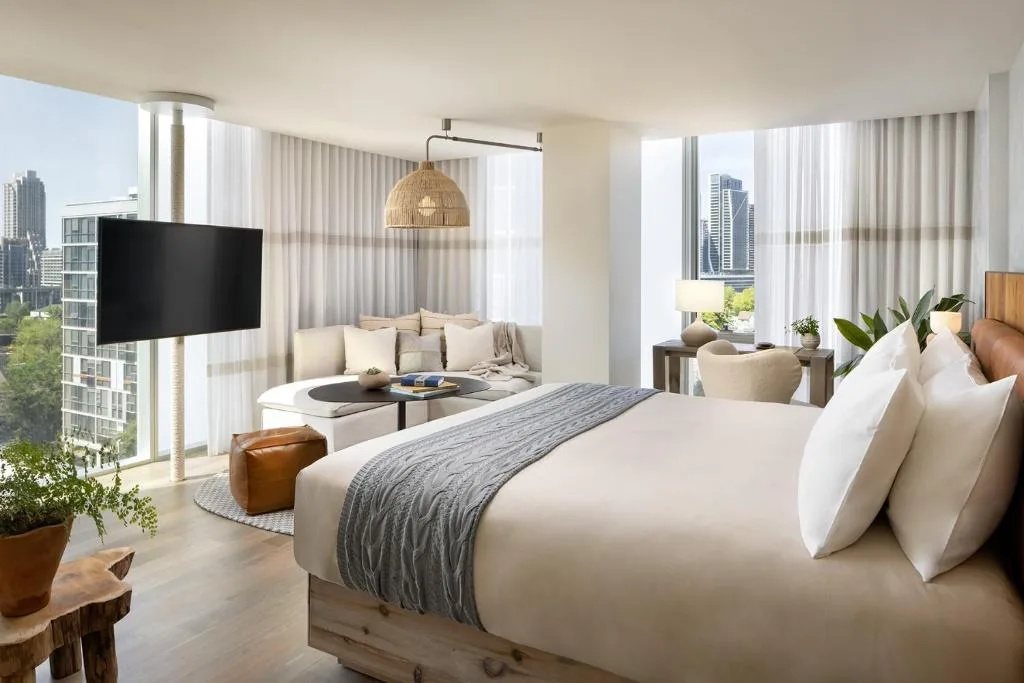 1 Hotel Toronto — 2