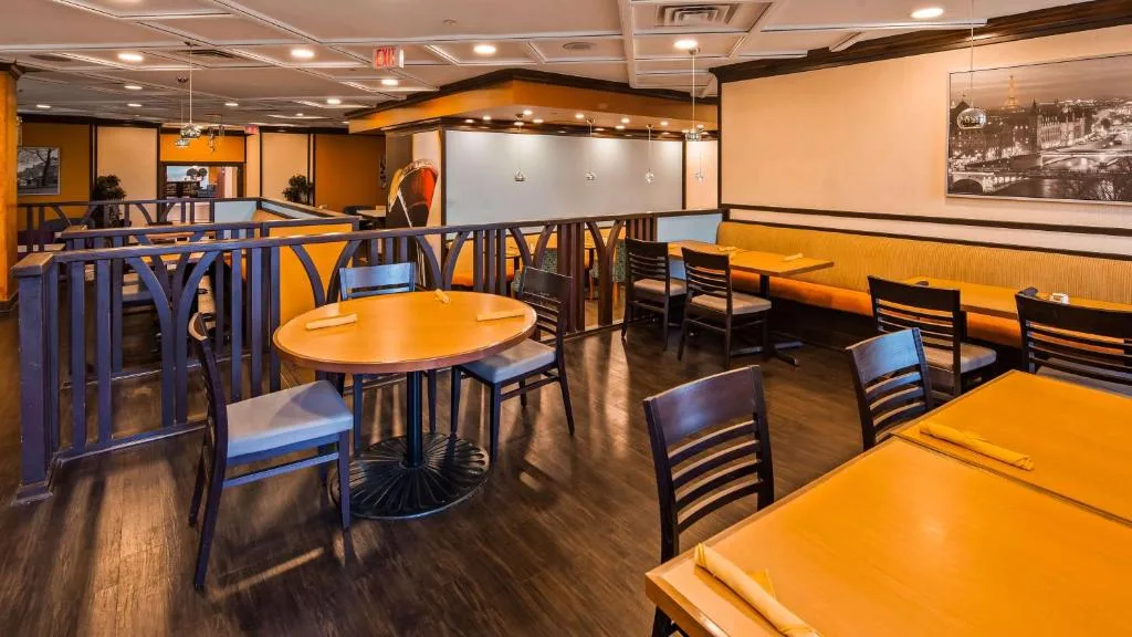 Best Western Premier Toronto Airport Carlingview Hotel — 5