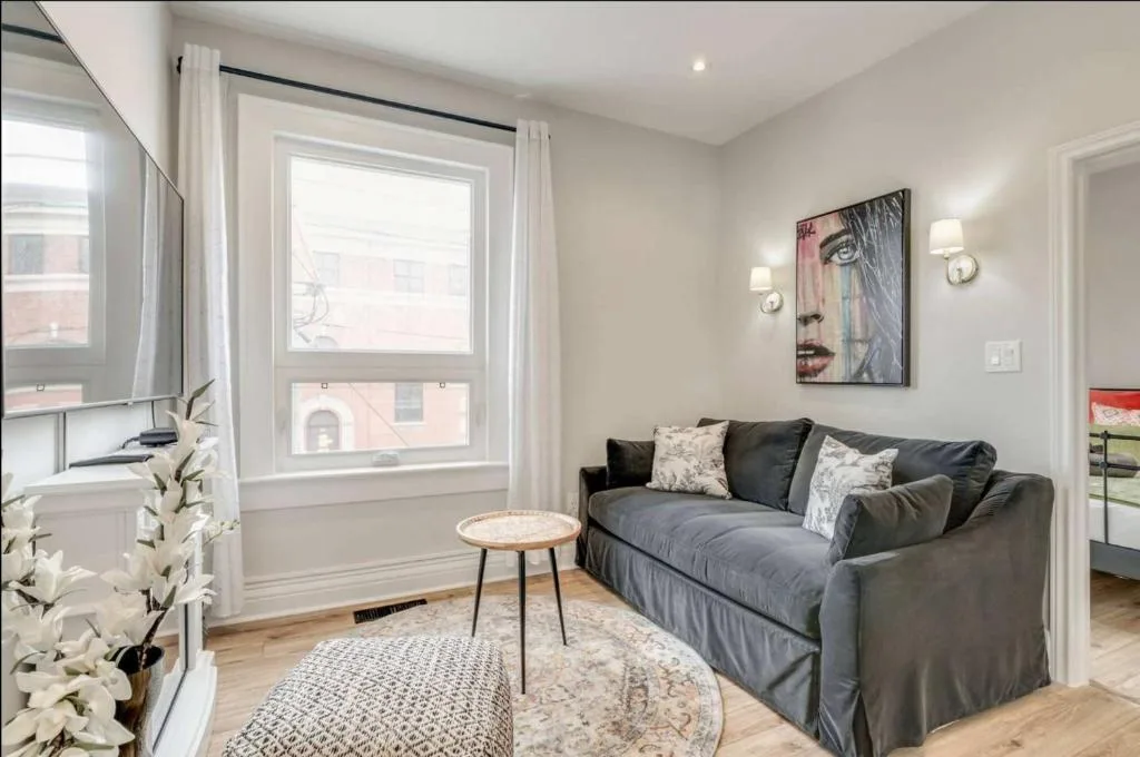 Casa Leslieville - 2BR Suite with LRG Patio