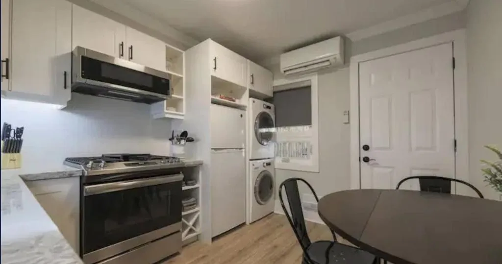 Casa Queen East - Modern 2BR Suite in Leslieville — 3