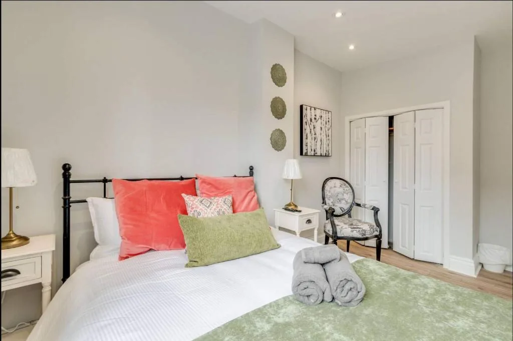 Casa Queen - Unique 2BR Suite in Leslieville — 3
