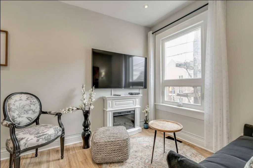 Casa Queen - Unique 2BR Suite in Leslieville — 4
