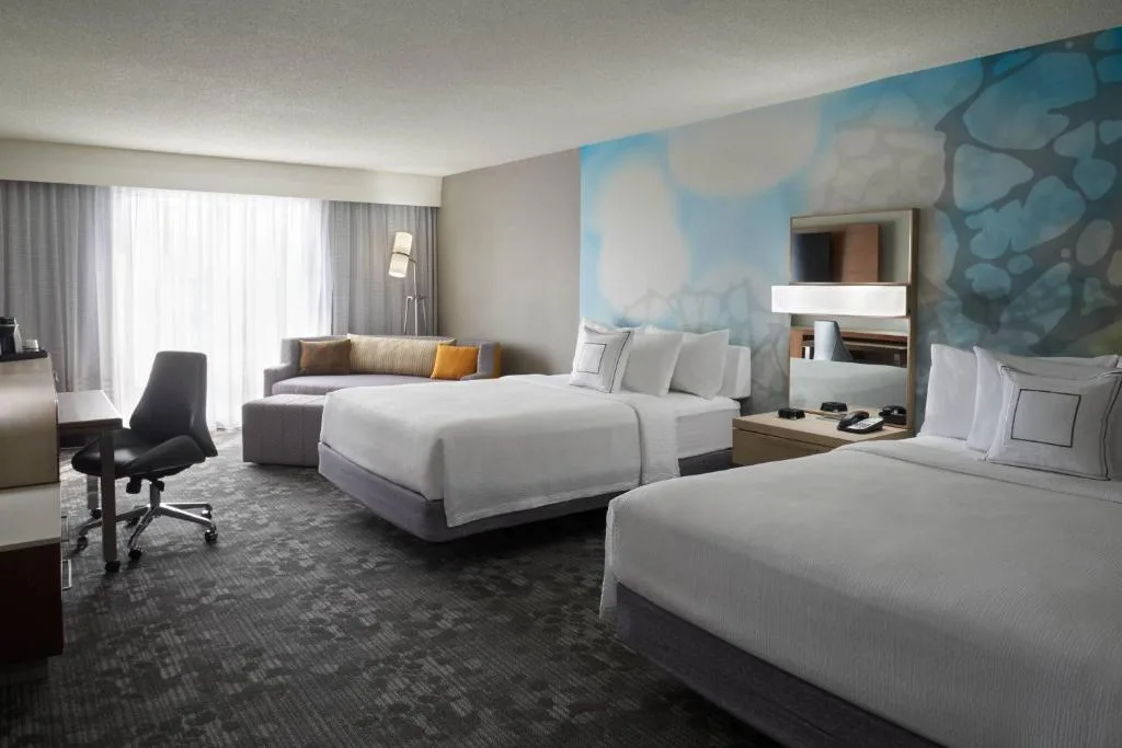 Courtyard by Marriott Toronto Airport — 2