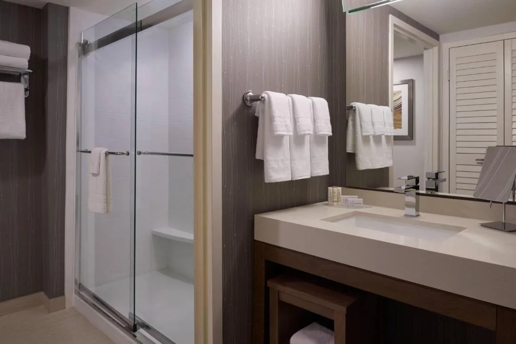 Courtyard by Marriott Toronto Airport — 3