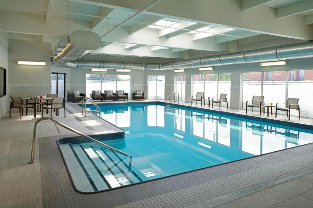 Courtyard by Marriott Toronto Airport — 4