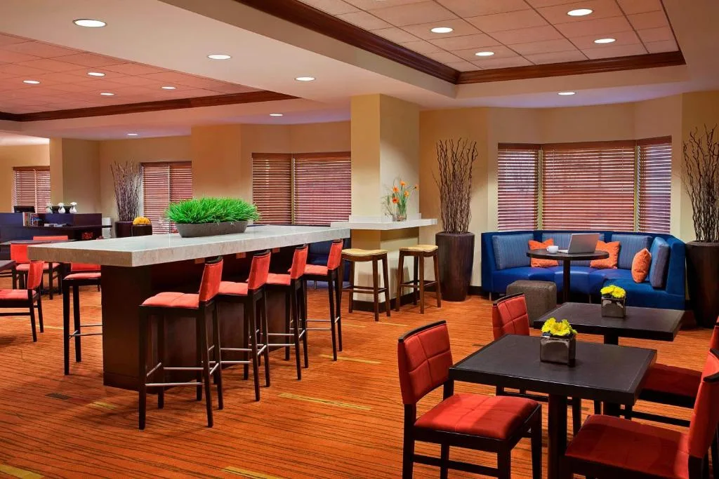 Courtyard by Marriott Toronto Airport — 5