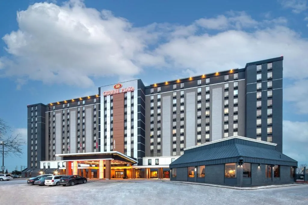 Crowne Plaza Toronto Airport by IHG — 4