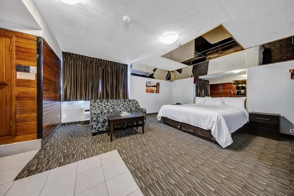 Deluxe Inn — 2