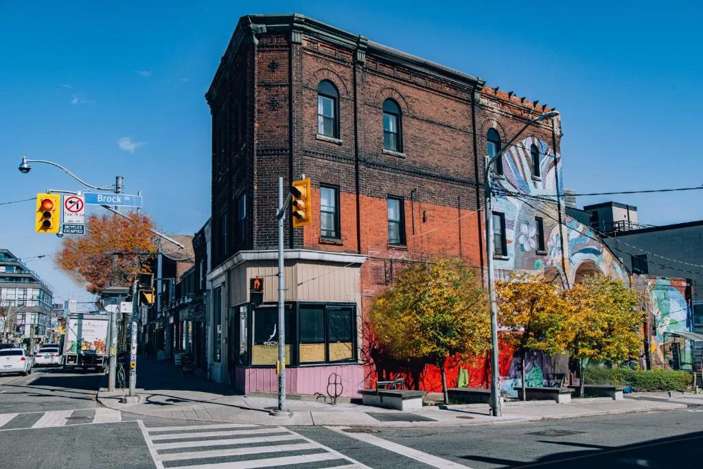 Dundas and Brock Suitel — 2