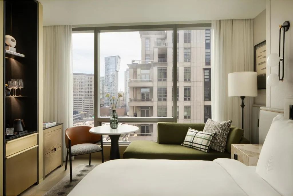 Four Seasons Hotel Toronto — 2