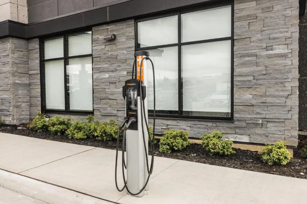 Holiday Inn Express & Suites Toronto Airport South by IHG — 3