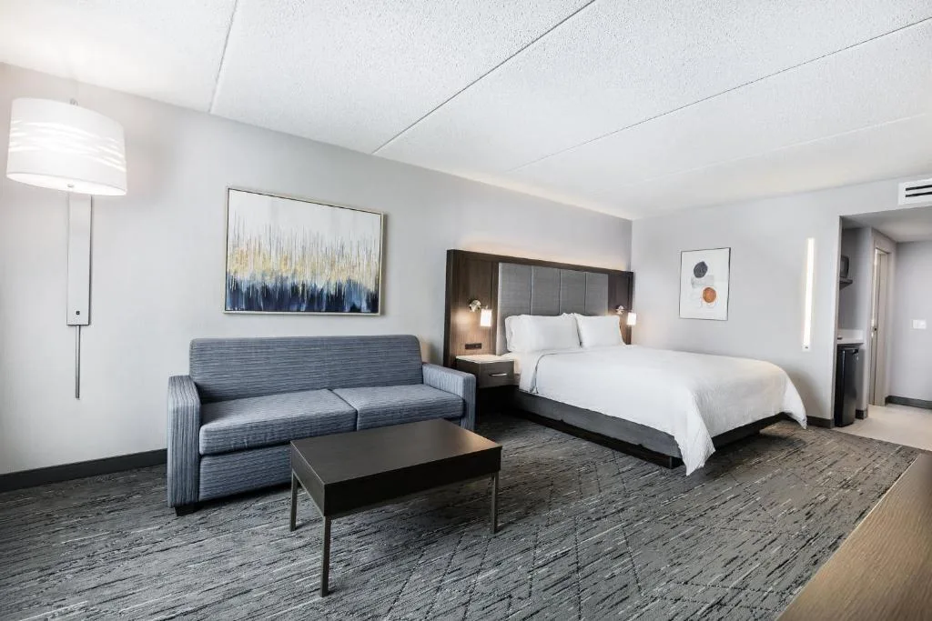 Holiday Inn Express & Suites Toronto Airport South by IHG — 4