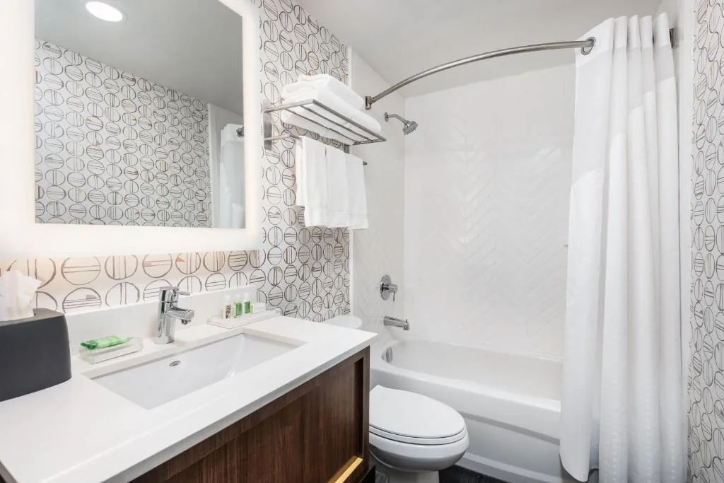 Holiday Inn Toronto Airport East by IHG — 3