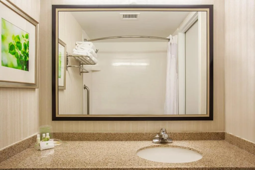 Holiday Inn Toronto International Airport by IHG — 2