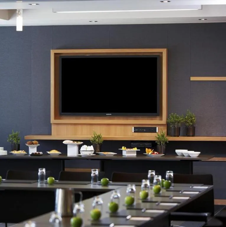 Le Germain Hotel Maple Leaf Square — 5