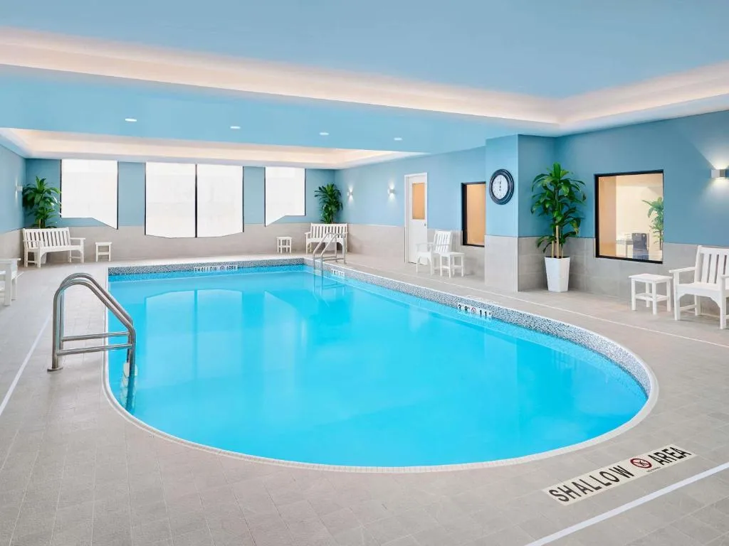 Novotel Toronto North York — 4