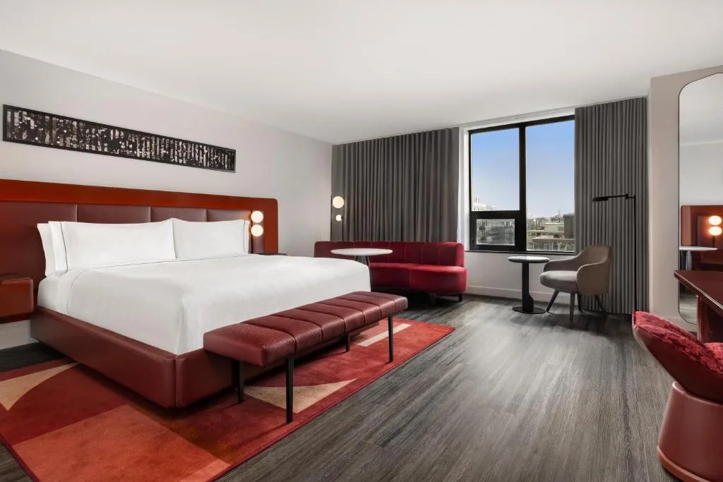 Revery Toronto Downtown, Curio Collection by Hilton — 2