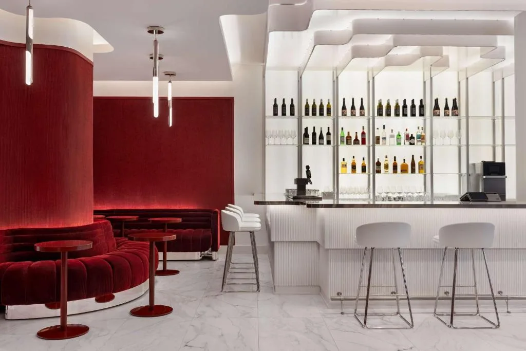 Revery Toronto Downtown, Curio Collection by Hilton — 4