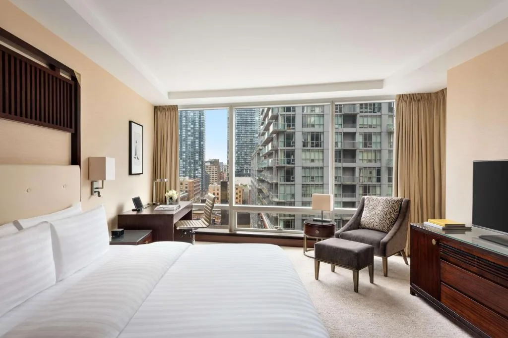 Shangri-La Toronto — 2