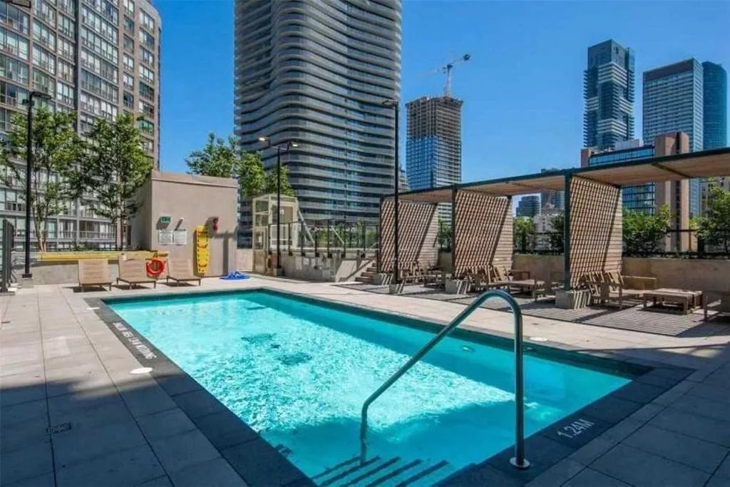 Stylish Downtown Toronto Residential Hotel — 3