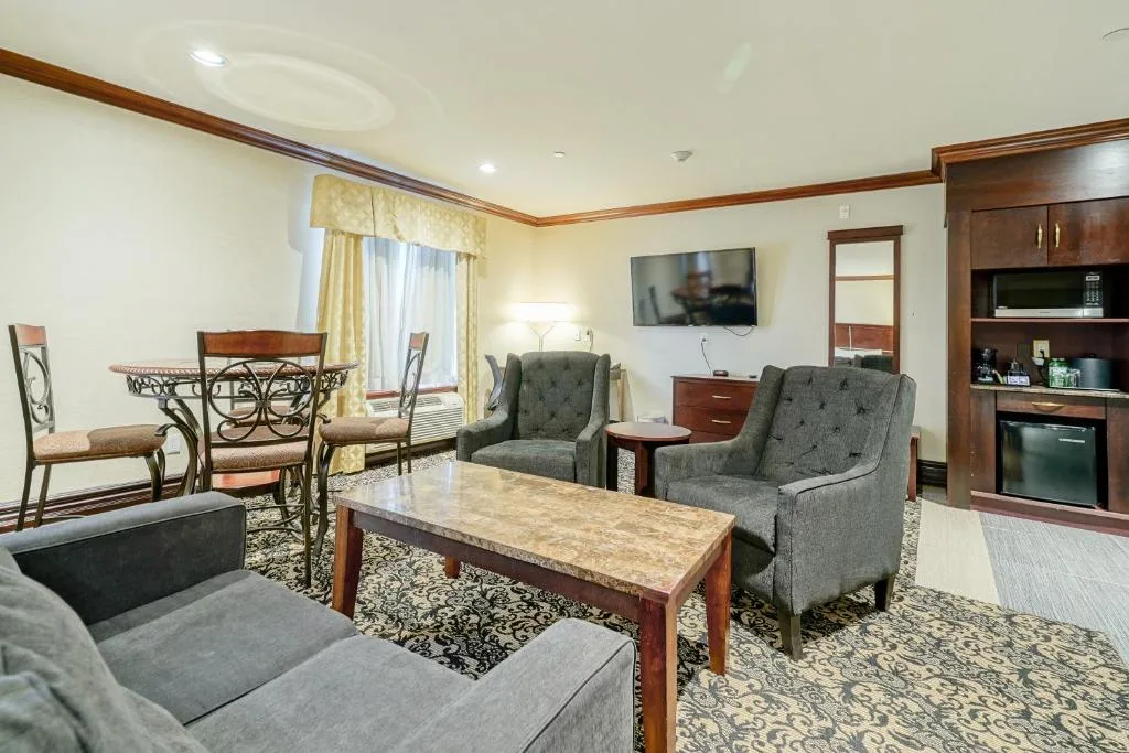 Woodbine Hotel & Suites — 5