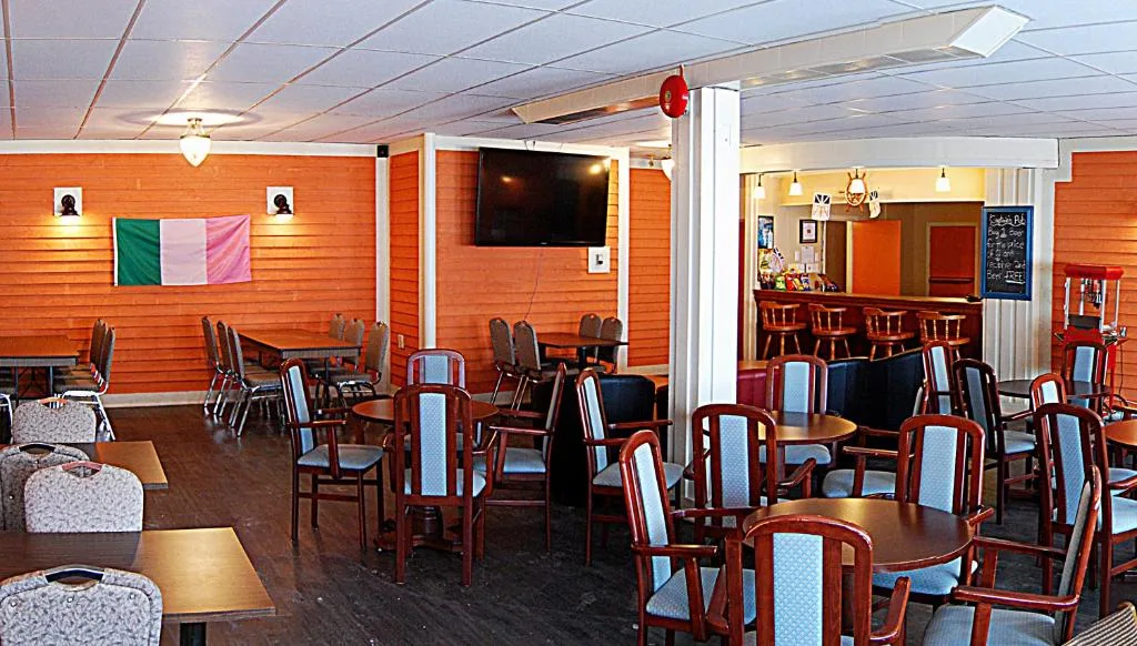Anchor Inn Hotel and Suites — 5