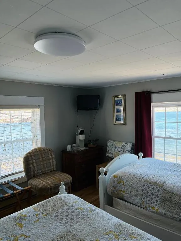 Toulinguet Inn - Suites — 2