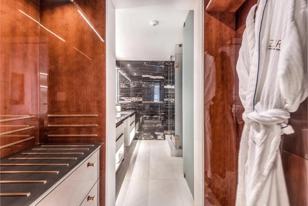 AZUR Legacy Collection Hotel — 3