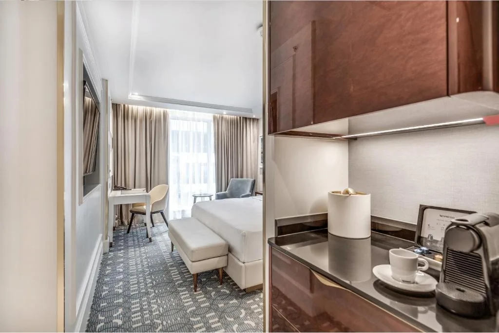 AZUR Legacy Collection Hotel — 4