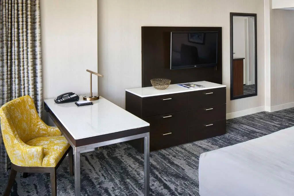 Hyatt Regency Vancouver — 5