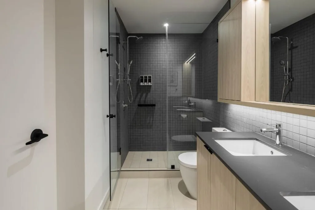 Smithe House — 4