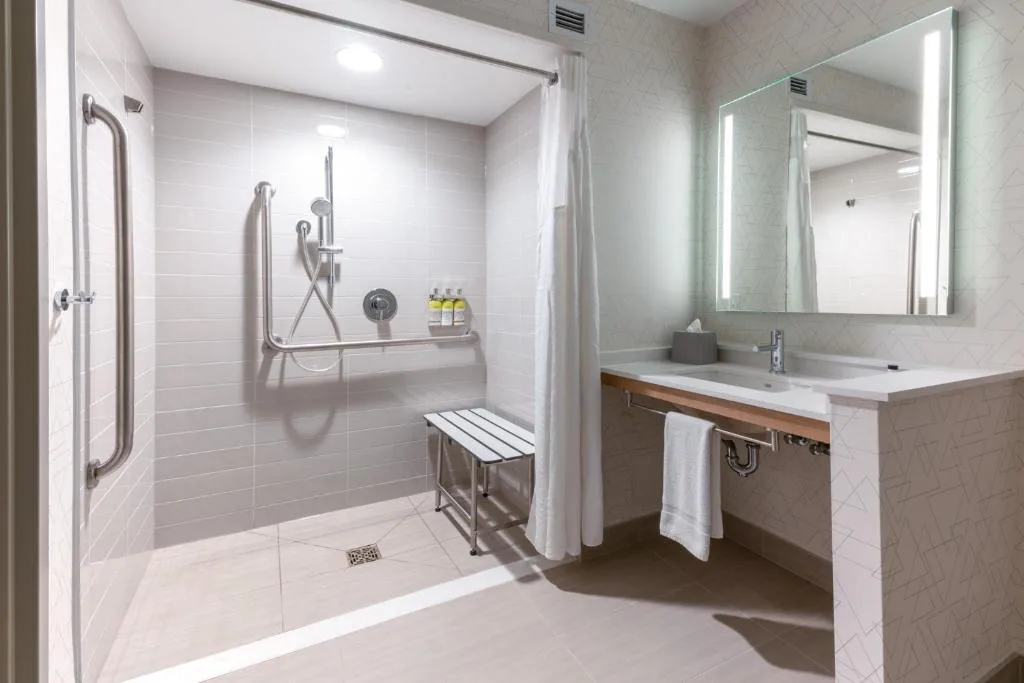 Holiday Inn Express & Suites Vaughan-Southwest by IHG — 3