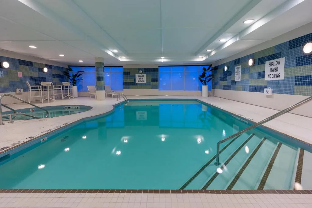 Holiday Inn Express & Suites Vaughan-Southwest by IHG — 4