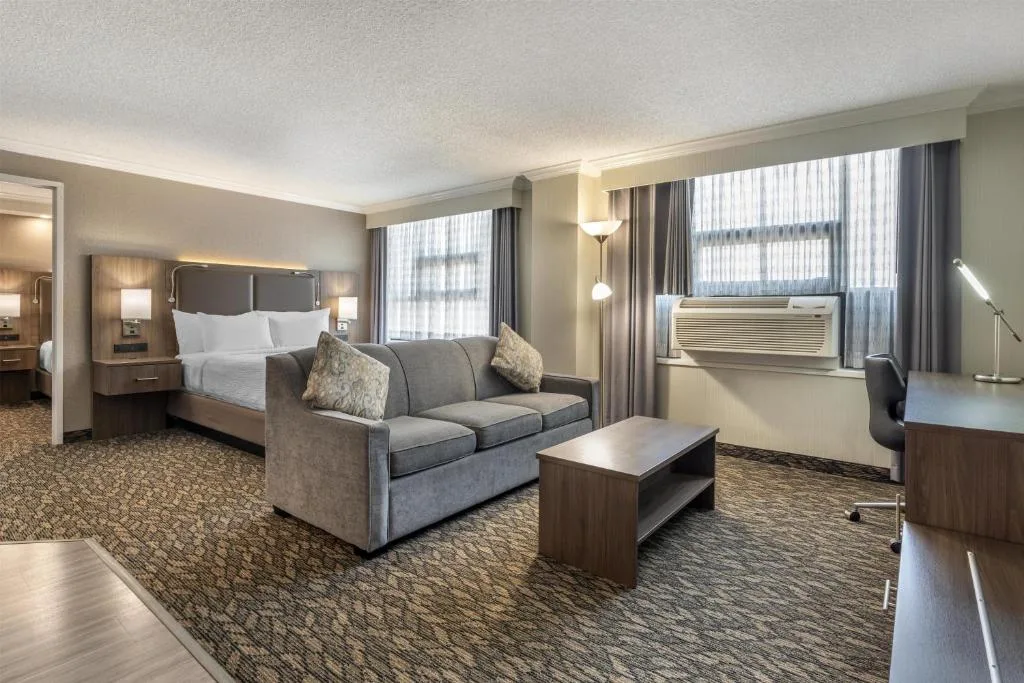 BEST WESTERN PLUS Carlton Plaza Hotel — 2