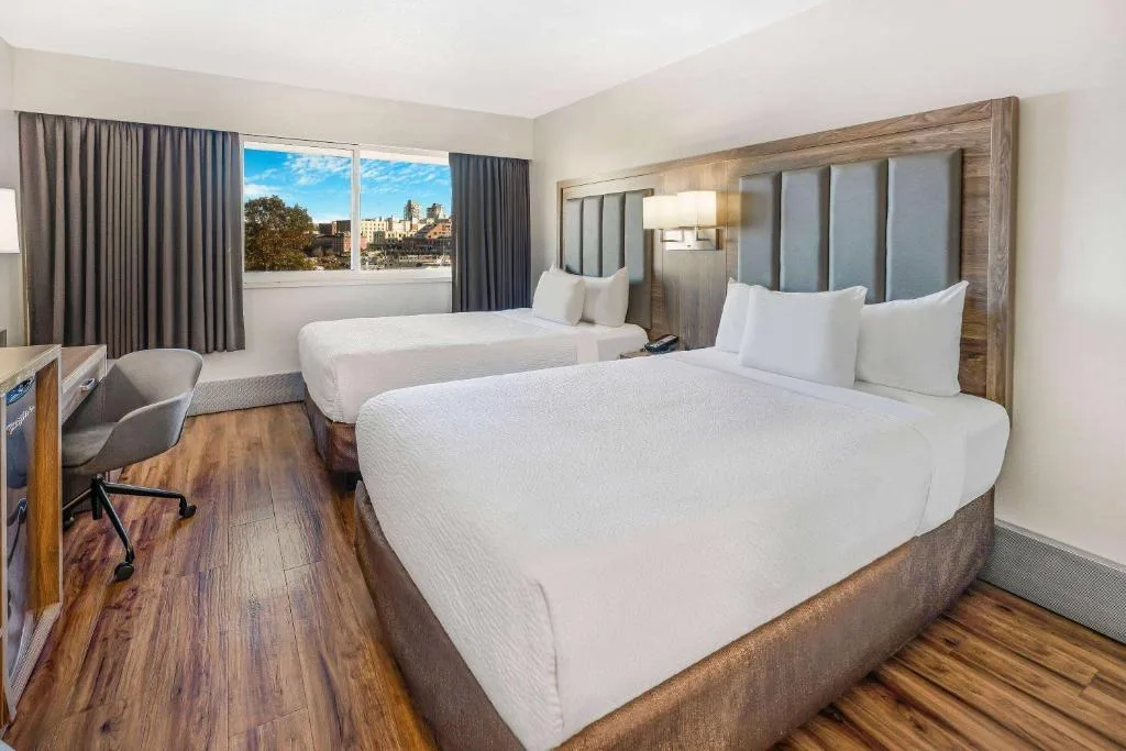 Days Inn by Wyndham Victoria On The Harbour — 2