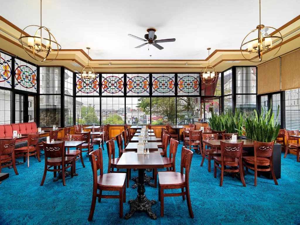 Huntingdon Hotel and Suites — 3