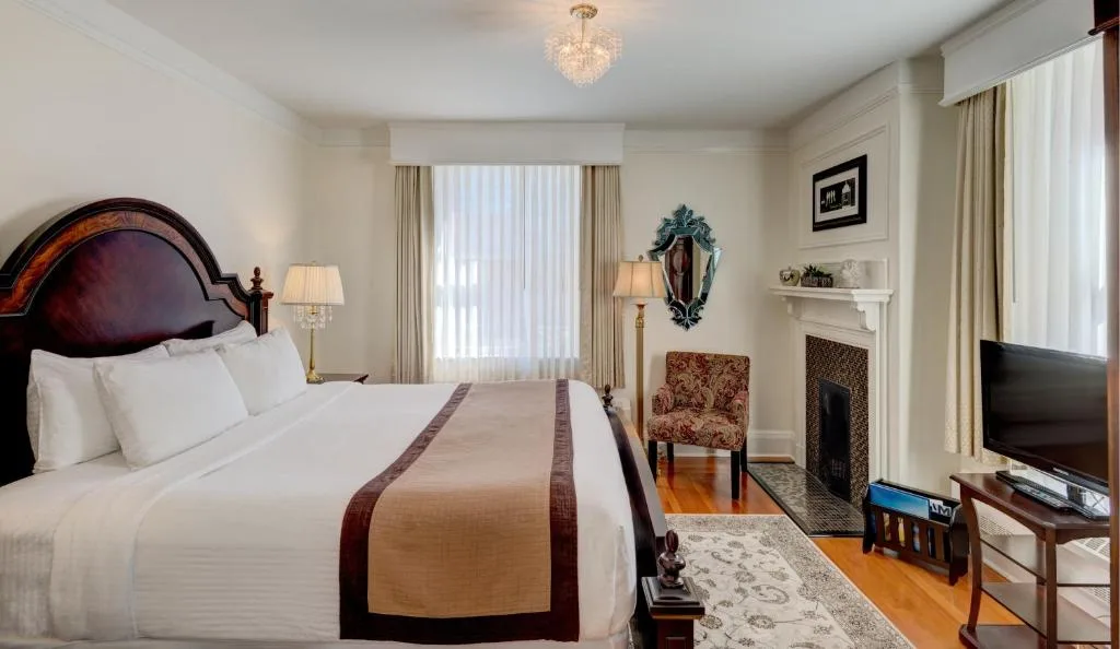 The Inn at the Union Club of British Columbia — 5