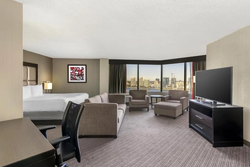 Best Western Plus Waterfront Hotel — 5