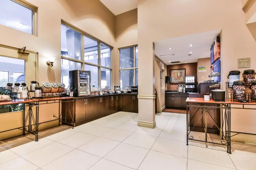 Comfort Inn & Suites Ambassador Bridge — 5